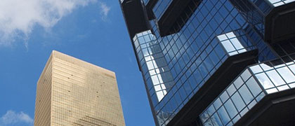 �������U